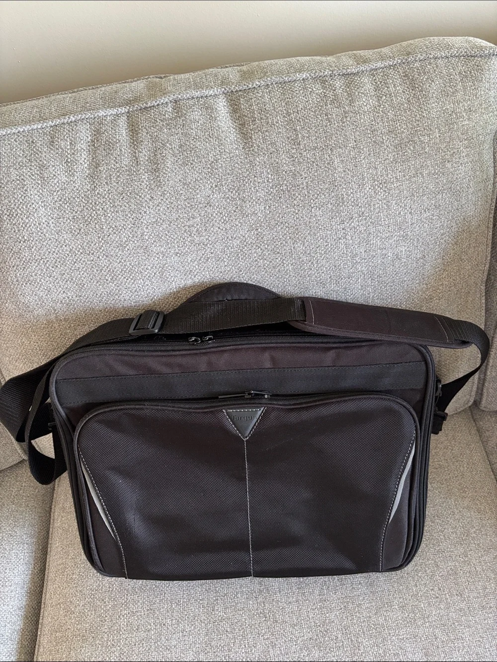 Targus 18” Laptop Briefcase with Front Organizer Pocket and strap.